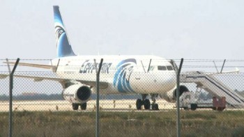 Không tặc cướp máy bay EgyptAir mang bom giả