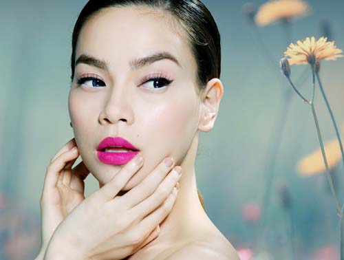 Hồ Ngọc Hà sang Mỹ biểu diễn giữa "tâm bão"