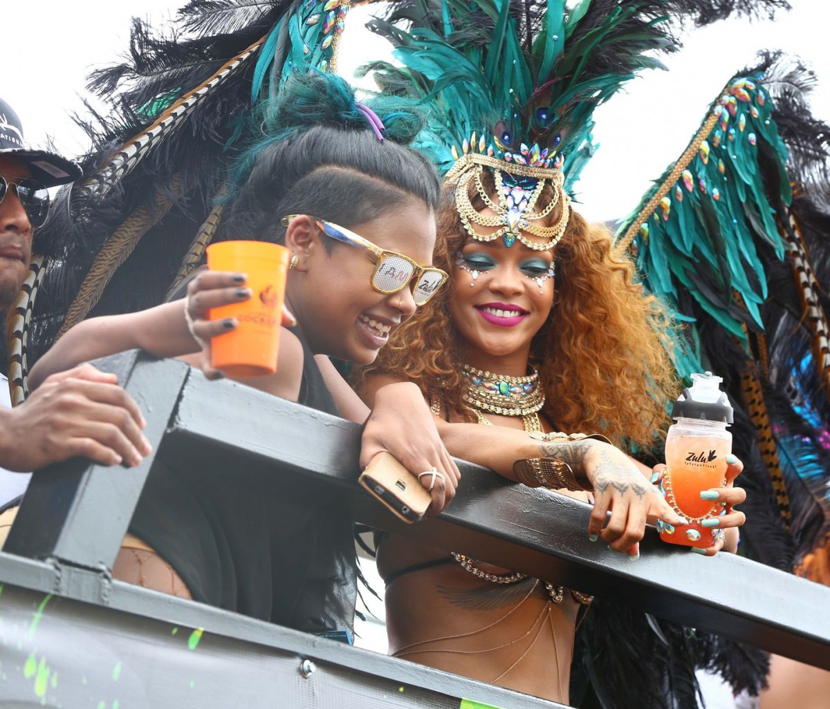 Rihanna sexy ở lễ hội đường phố Kadooment Day