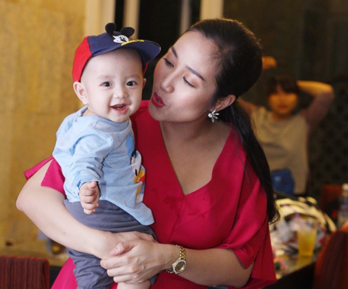 Ngắm vẻ đẹp thiên thần của con trai Ốc Thanh Vân