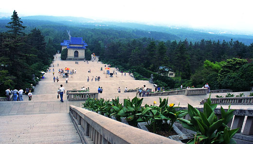 nhung cong trinh kien truc trong khu lang mo ton trung son