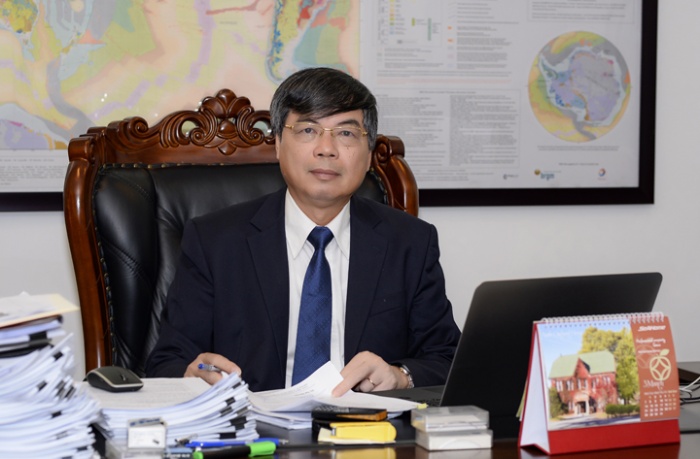truoc het can bo phai guong mau