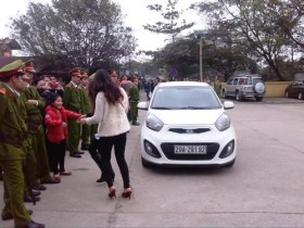 Niềm vui của hàng trăm phạm nhân được tha tù trước hạn