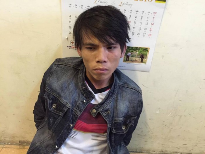hai ten cuop dung gach chong tra canh sat
