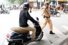 quay len csgt xu phat roi viet thu tong tien