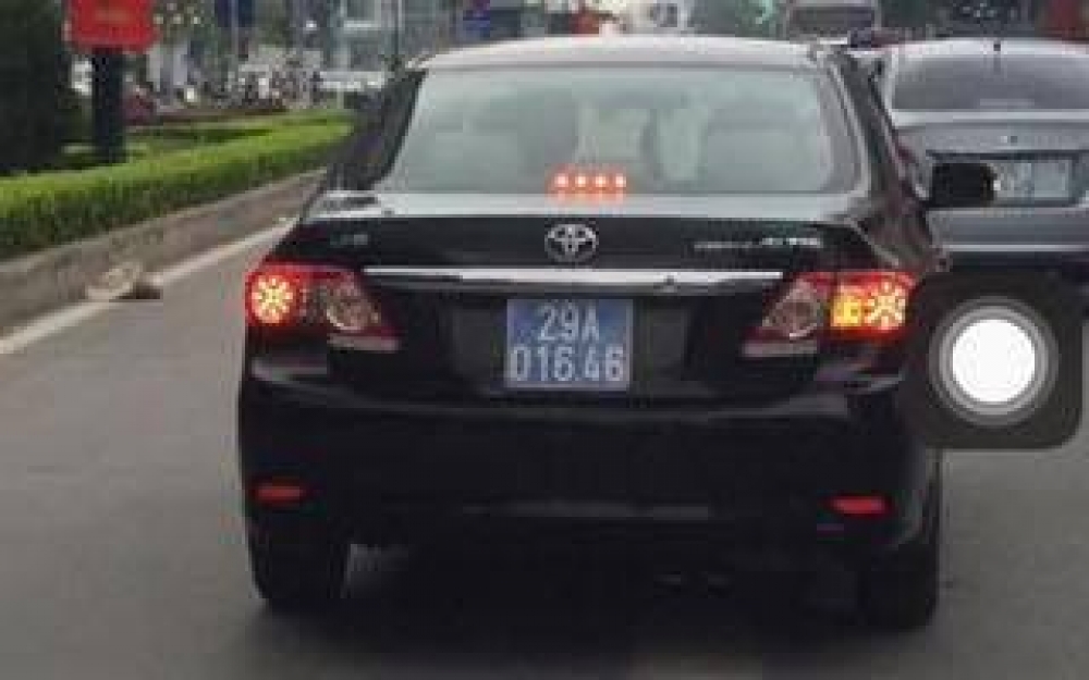 phat tai xe xe bien xanh di vao lan brt