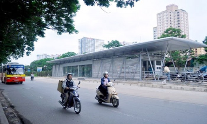 Vì sao dự án xe buýt nhanh lại "ì ạch"?