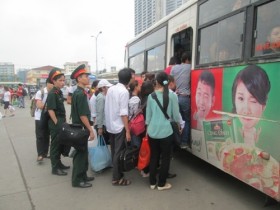 Nghỉ lễ 30/4-1/5: Bến xe quá tải vì dòng người ùn ùn rời thành phố
