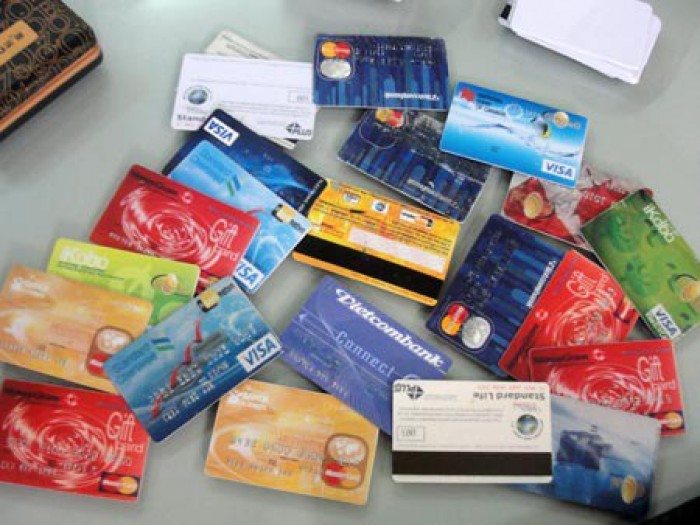 bat hai nguoi trung quoc trom 60 trieu tu cay atm
