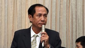 Có lẽ, ông Trần Đình Bá nên vào showbiz...