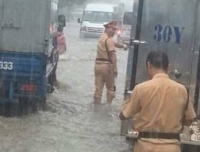 3 thanh nien say xin danh hoi dong csgt
