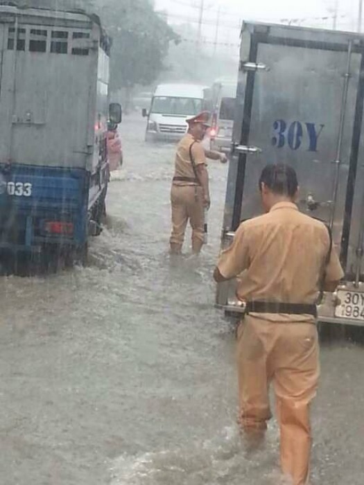 csgt phai ra duong khi mua lon