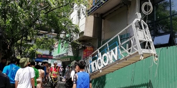 Hà Nội: Sập giàn nâng xây dựng đè trúng hai người