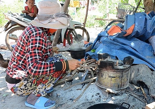 gian chong nguoi phu nu chon song con trai so sinh