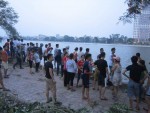 mot nguoi dan ong chet trong nha ve sinh cong cong