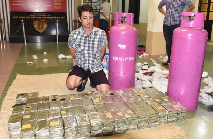 khoi to 15 bi can buon hon 1200 banh heroin