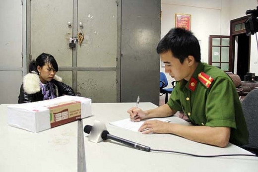 hai chi em van chuyen thue 14 banh heroin