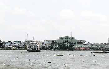 Đại úy cảnh sát mất tích khi canô chống "cát tặc" đâm sà lan