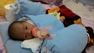 Cứu sống bé sơ sinh bị bỏ rơi trong thùng xốp