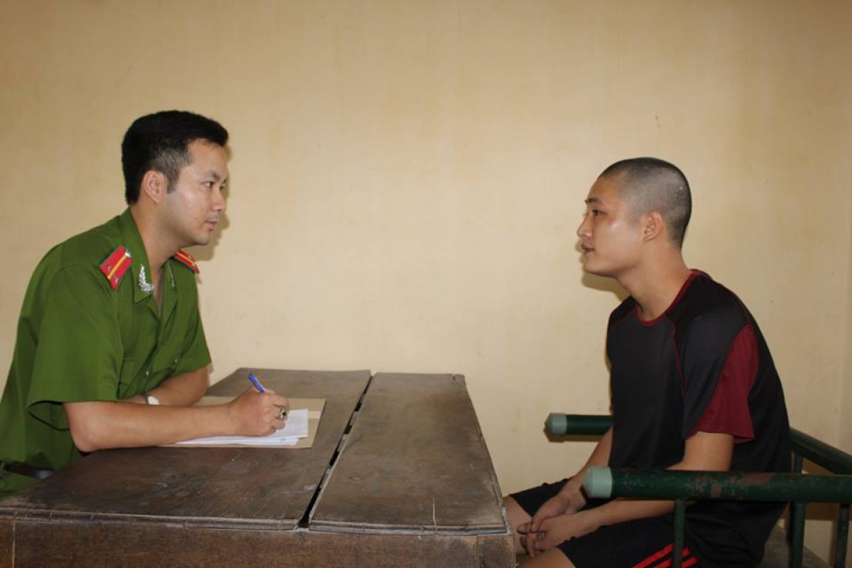 Hai tên trộm vứt xe bỏ chạy khi 
