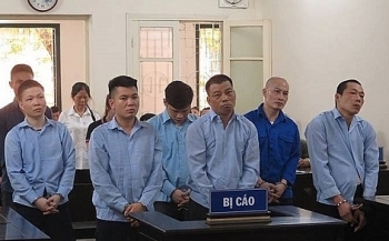 Hà Nội: Côn đồ vác súng AK đi gây án