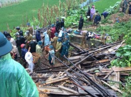 phu tho hai vo chong di dao cao lanh bi vui lap trong ham