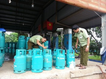 Thu giữ hơn 3.000 bình gas mất an toàn