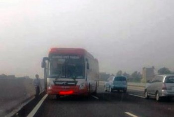 Phạt xe khách chạy ngược chiều trên cao tốc