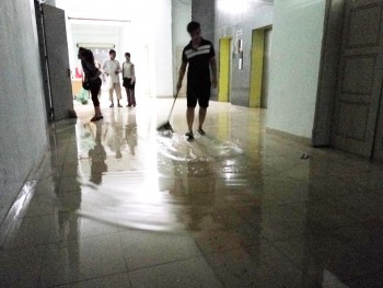 Bục bể chứa nước, cả chung cư "ngập lụt"