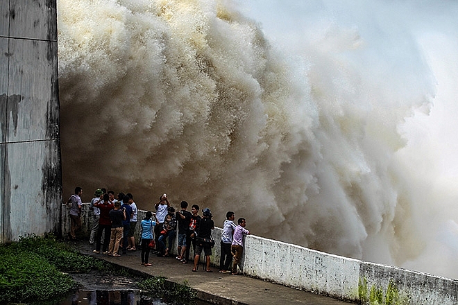 Thuỷ điện Hoà Bình, Sơn La, Tuyên Quang đồng loạt xả lũ