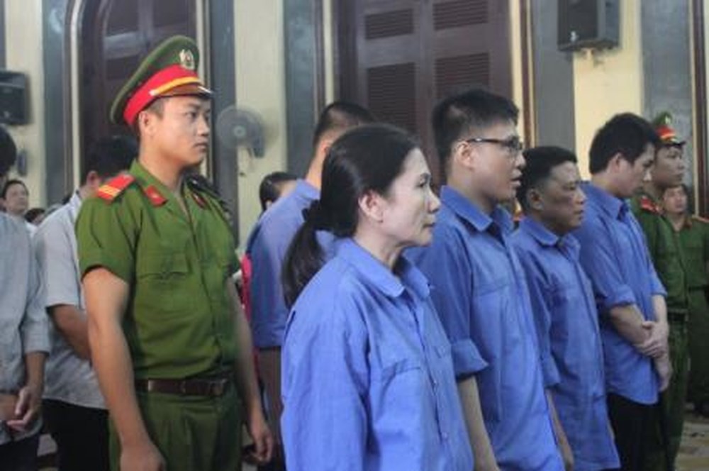 nguyen giam doc agribank ben thanh bi de nghi muc an tu hinh