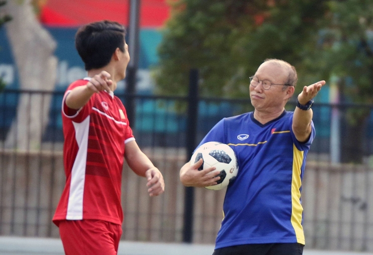 Buổi tập rộn tiếng cười của U23 Việt Nam, Tiến Dũng không 