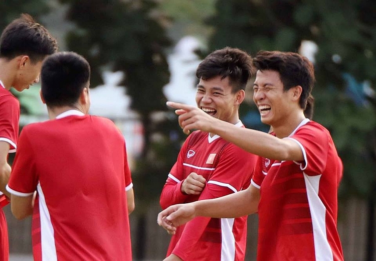 Buổi tập rộn tiếng cười của U23 Việt Nam, Tiến Dũng không 