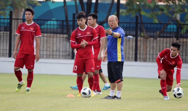 Buổi tập rộn tiếng cười của U23 Việt Nam, Tiến Dũng không 
