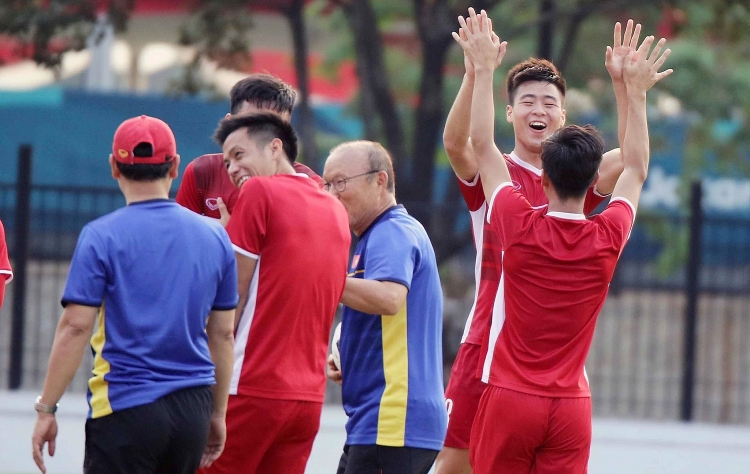 Buổi tập rộn tiếng cười của U23 Việt Nam, Tiến Dũng không 