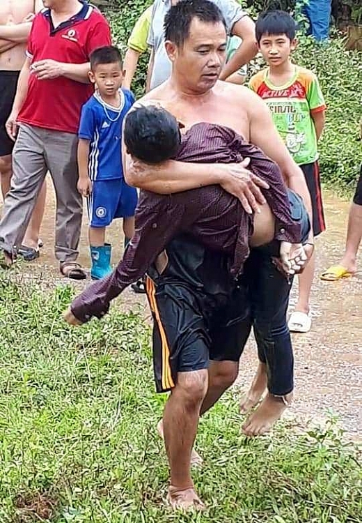 lang son mot hoc sinh lop 5 tu vong do bi lu cuon