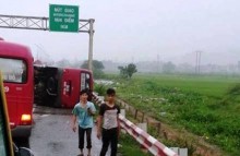 ha noi xe khach tong 3 xe may 2 xe cho rac tren quoc lo
