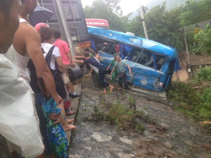 hoa binh tai nan xe lien hoan 6 nguoi bi thuong vong