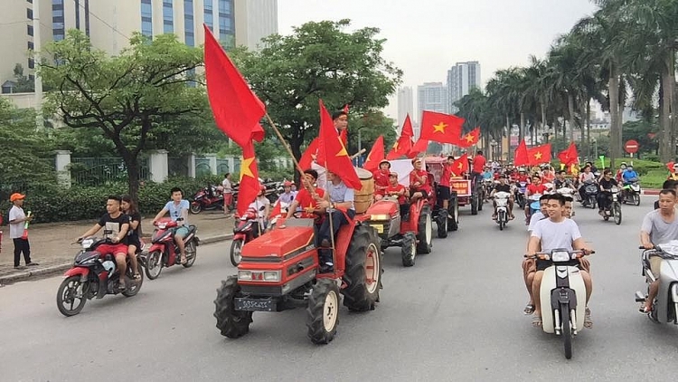 cdv lai may cay den phi truong don doi tuyen olympic viet nam