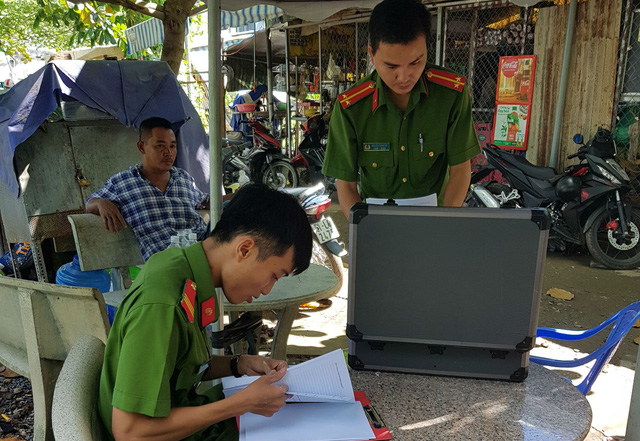 chong giet vo roi bat con gai 8 thang tuoi lam con tin co thu trong nha