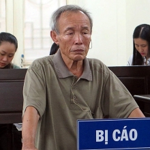 lanh nguoi nghe nhan chung ke lai vu nghich tu sat hai me nuoi o hoa binh
