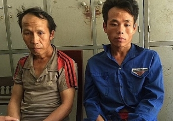 Găm súng trong người khi đi bán ma túy