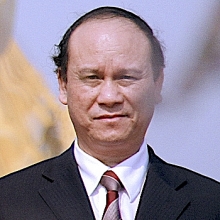 bi thu thi tran bi khai tru dang vi di nuoc ngoai khong phep