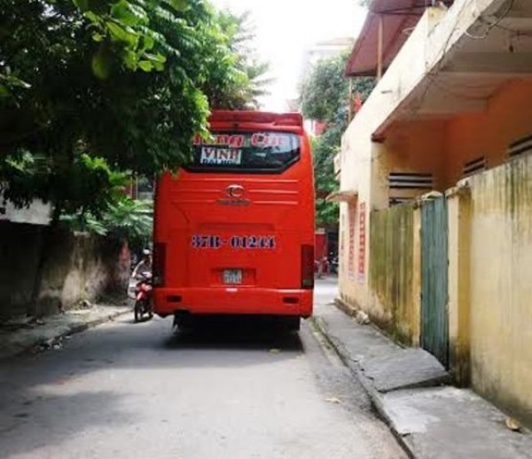 tranh gianh khach chu xe mang sung ra thi uy