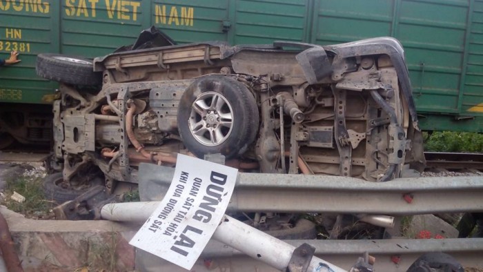 xe lexus bi tau hoa tong nat