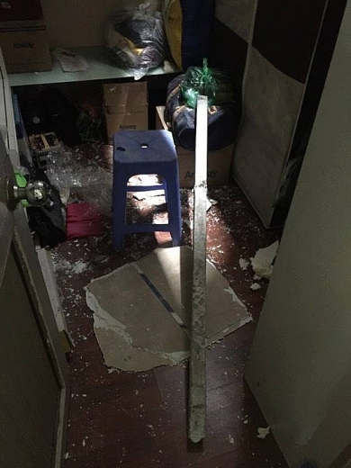 thanh sat dai 2m xuyen thung mai nha dan giua dem