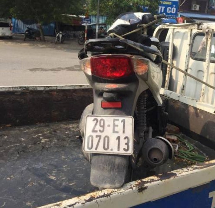 Gặp cảnh sát, vứt xe SH bỏ chạy gap canh sat vut xe sh bo chay