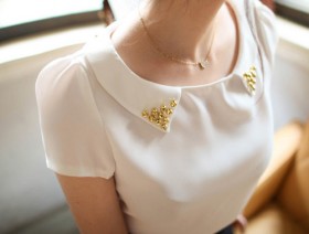 Điệu đà với cổ áo đính đá tới công sở