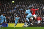 Thi đấu thiếu người, Man City gục ngã trước Man United