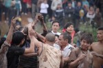 &quot;Tắm&#8221; bùn cướp phết ở Phú Thọ